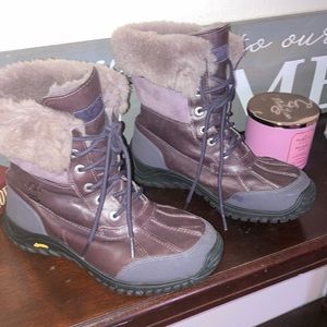 Purple Ugg Snow Boots. Great Condition size 8